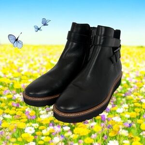 Naturalizer Black Ankle Booties with Zipper and Rounded Toe